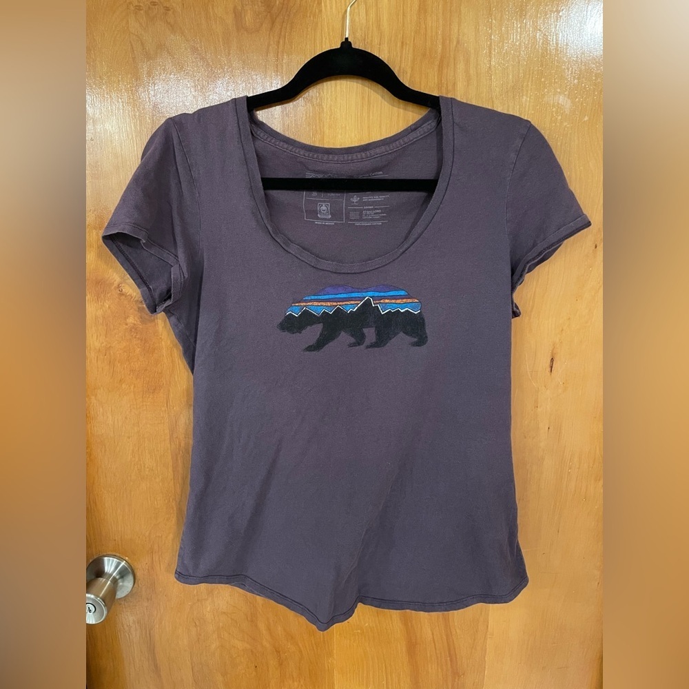 Patagonia Women’s Fitz Roy Bear Organic Scoop T-Shirt - Picture 2 of 4
